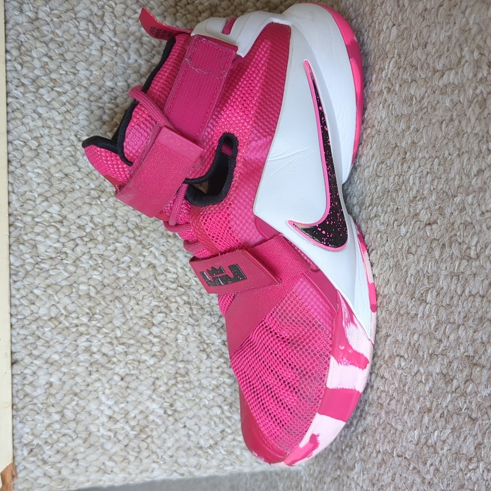 SINGLE SHOE Nike LeBron Soldier 9 Think Pink Size 8 LEFT SHOE ONLY